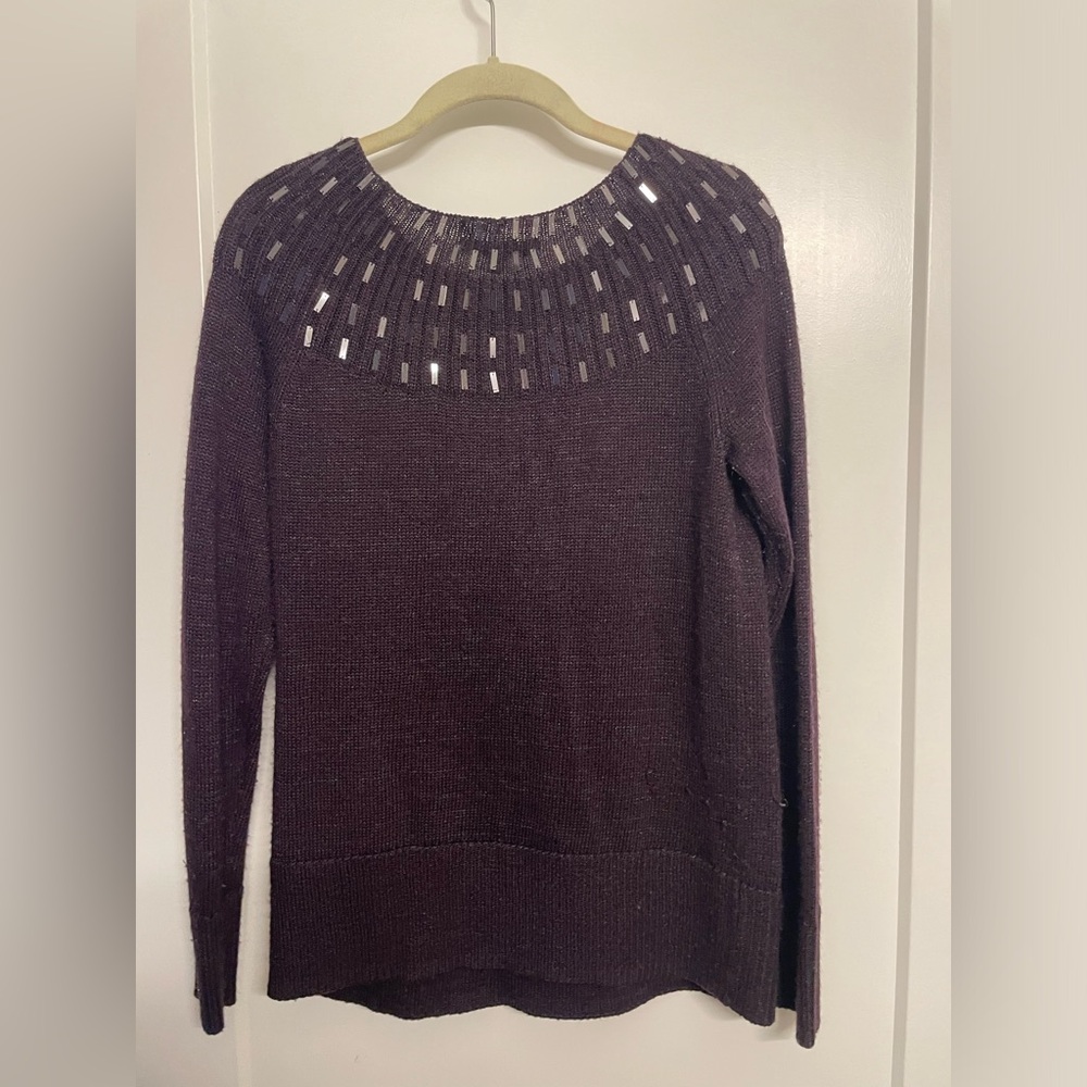 Sweater with glimmer top